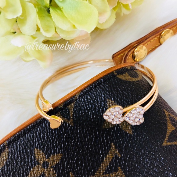 Gold And Crystal Rhinestone Heart Cuff Bracelet💛 - Picture 3 of 6